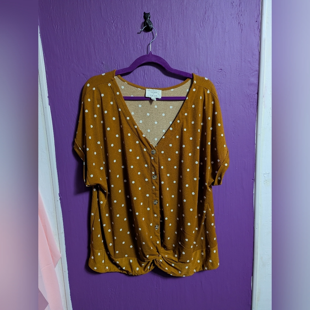 💜 Flower & Feather Dark Yellow And White Polka Dotted Knot Faux Button Top 3Z